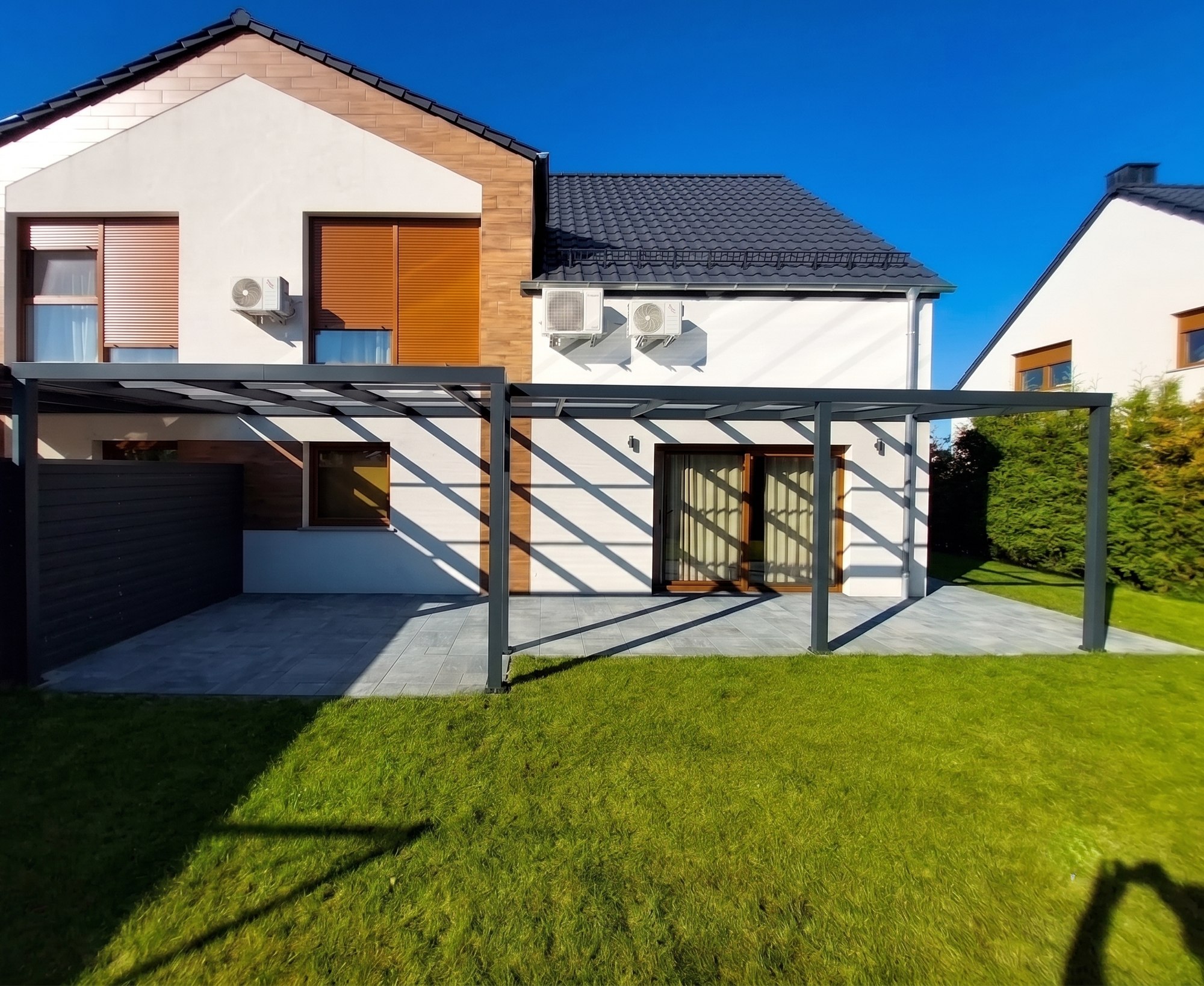 Widok od frontu — Pergola Bordo