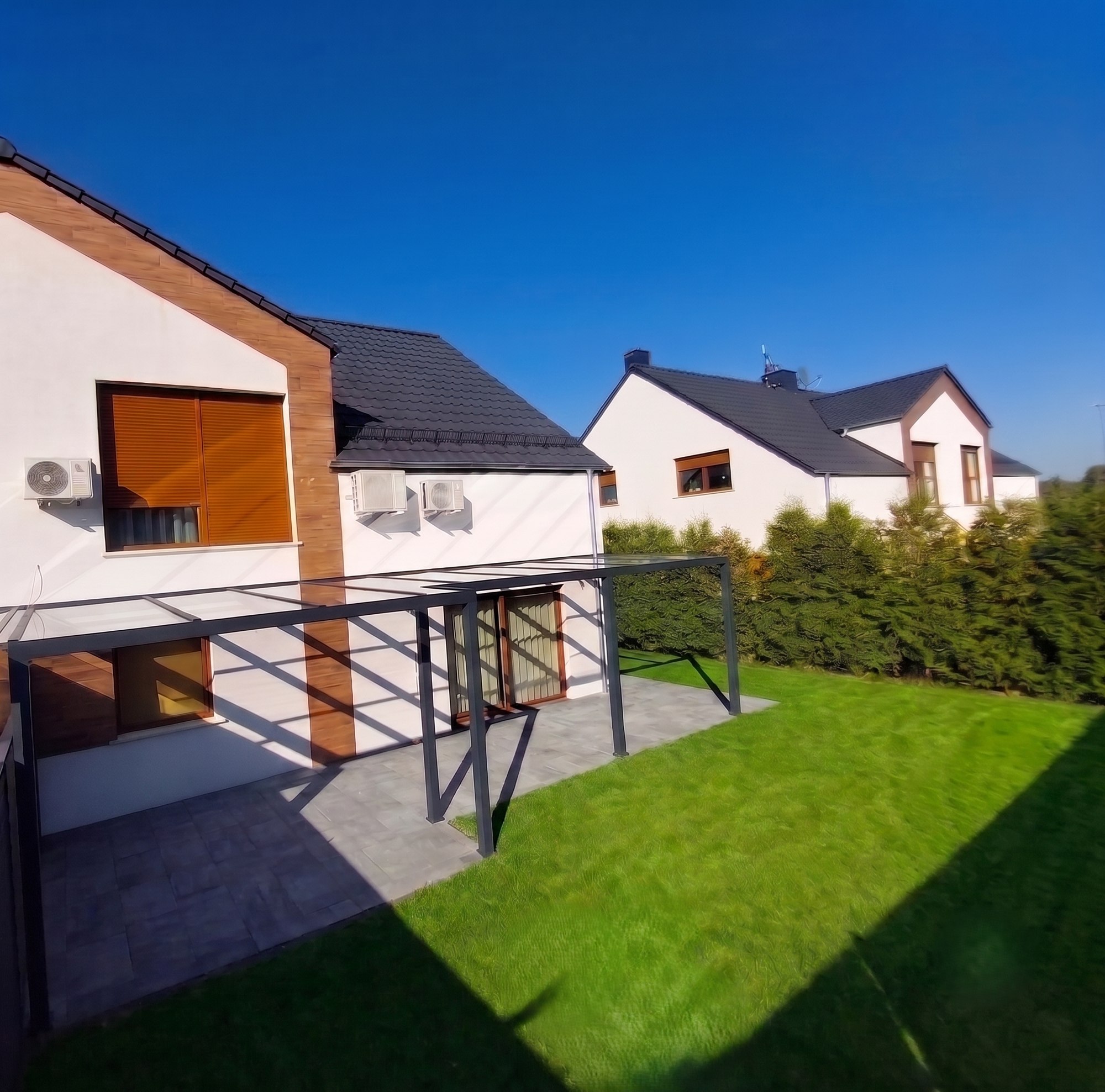 Widok z ogrodu — Pergola Bordo